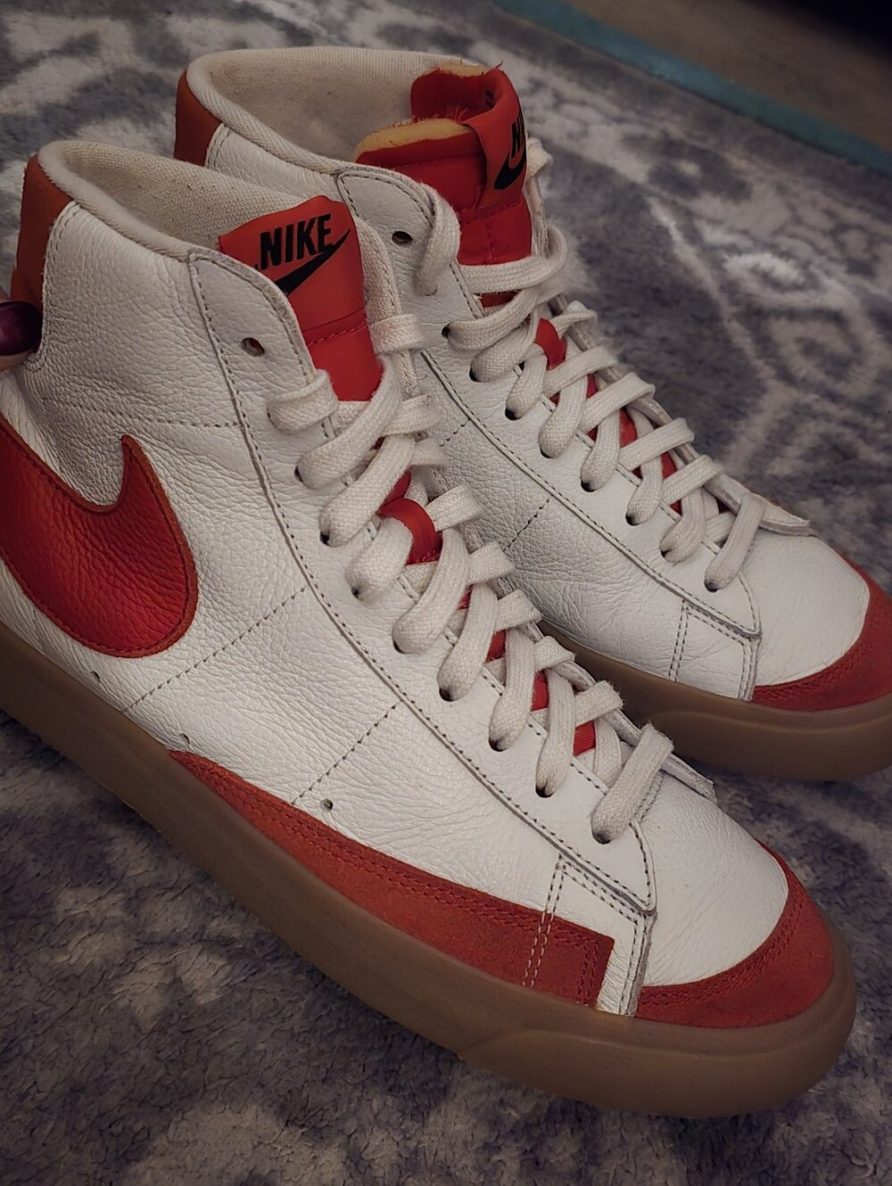 Nike Blazer Mid '77 Vintage - White with Red Swoosh